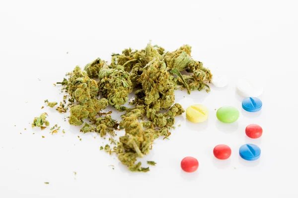 Marihuana, Drogen, Pillen — Stockfoto