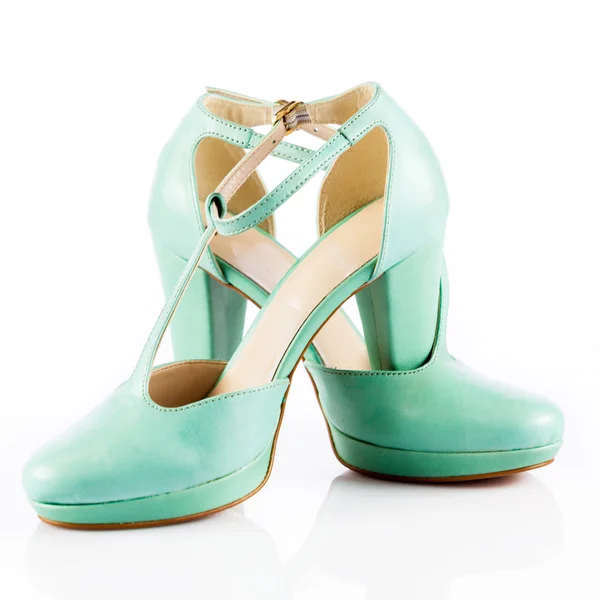 Kvinnliga gröna skor — Stockfoto