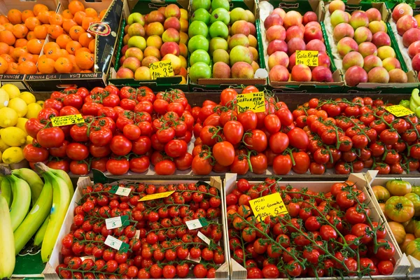 农民市场上的水果和蔬菜. — 图库照片