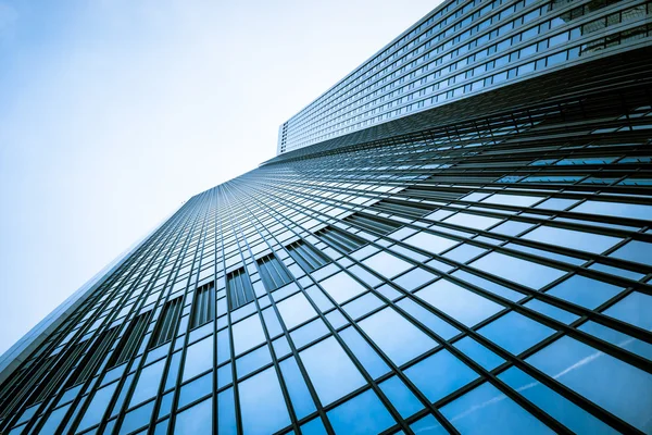 Modern glass skyscraper — Stock Photo, Image