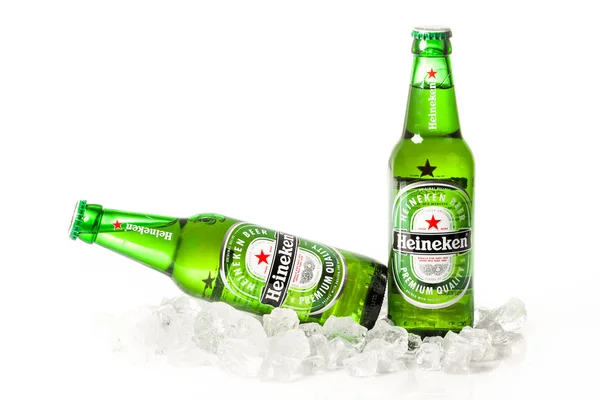 Butelek piwa Heineken — Zdjęcie stockowe