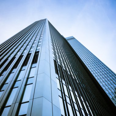 Modern Cam Gökdelen