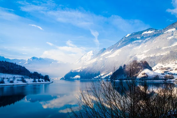 Fantastisch winterlandschap. — Stockfoto