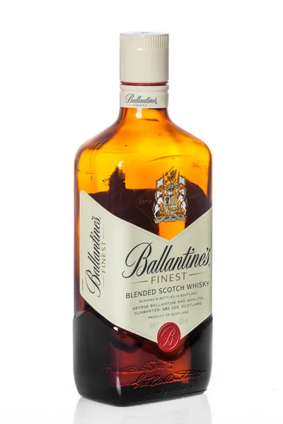 Butelkę Ballantines whisky — Zdjęcie stockowe