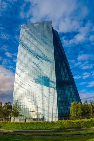 Frankfurt, Duitsland - 19 September 2015: Nieuwe hoofdkantoor van Eur — Stockfoto