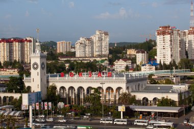 Soçi, Rusya - 14 Mayıs 2016: Demiryolu meydanının bina