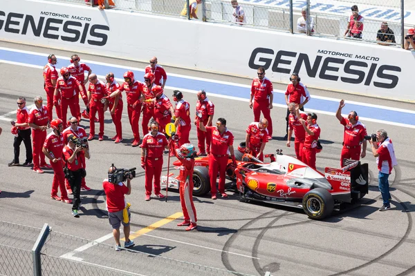 SOCHI, RUSSIA - 31 LUGLIO 2016: Fermata box di Formula 1 in Fer — Foto Stock