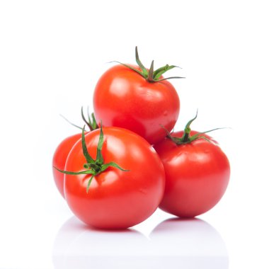 Domates beyazda izole.