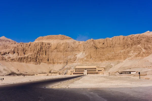Louxor, Egypte - 15 octobre : Le temple de Hatchepsout près de Louxor i — Photo