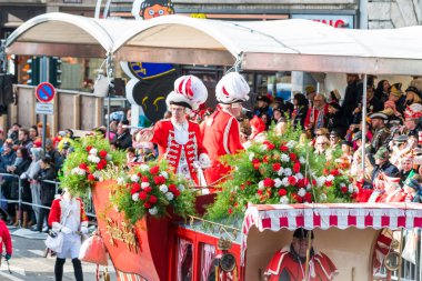 Köln, Almanya - 12 Şubat 2018: Rosenmontag Parade (Gül Pazartesi). Sokaklarda bir milyondan fazla izleyici var. Karnaval geçidi.