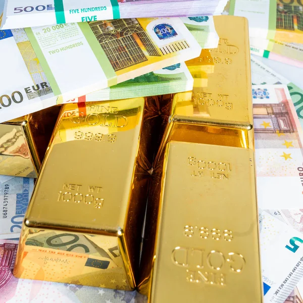 Lingotes Oro Con Fondo Billetes Euros —  Fotos de Stock