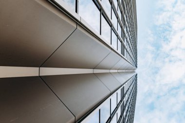 Güzel bir arka planda modern, güzel gökdelenler.