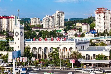 SOCHI, RUSSIA - 14 Mayıs 2016: Soçi 'deki demiryolu istasyonu, hava manzaralı. 1952 'de inşa edilmiş.