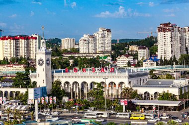 SOCHI, RUSSIA - 14 Mayıs 2016: Soçi 'deki demiryolu istasyonu, hava manzaralı. 1952 'de inşa edilmiş.