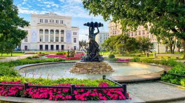 RIGA, LATVIA - 30 Ağustos 2020. Letonya ulusal opera ve balesi