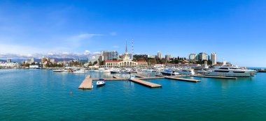 Soçi limanının panoramik görüntüsü.