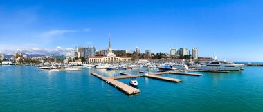 Soçi limanının panoramik görüntüsü.