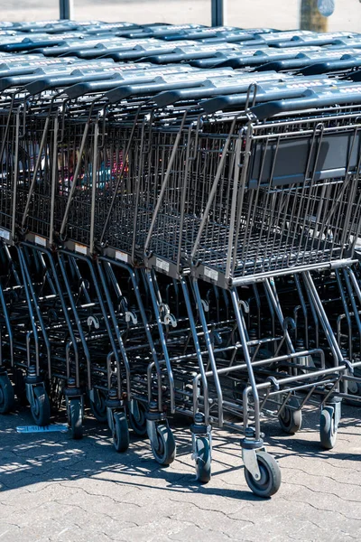 Chariots Supermarché Dans Magasin — Photo