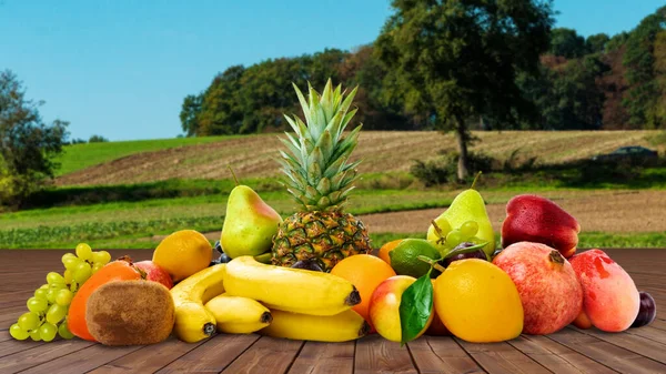 Composición Frutas Deliciosas Frutas Maduras Mesa — Foto de Stock