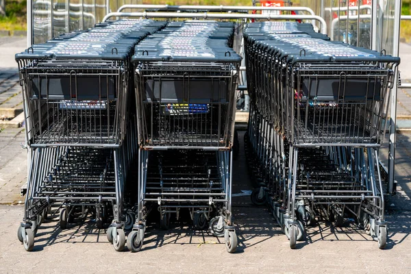 Chariots Supermarché Dans Magasin — Photo