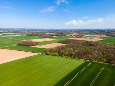 Tarım alanlarının havadan görünüşü. Yukarıdan alanlar 
