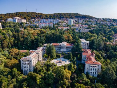 Rusya, Krasnodar Krai, Sochi, Terk edilmiş Sanatoryum 'un avlusunun havadan görünüşü Ordzhonikidze