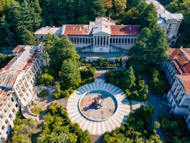 Rusya, Krasnodar Krai, Sochi, Terk edilmiş Sanatoryum 'un avlusunun havadan görünüşü Ordzhonikidze