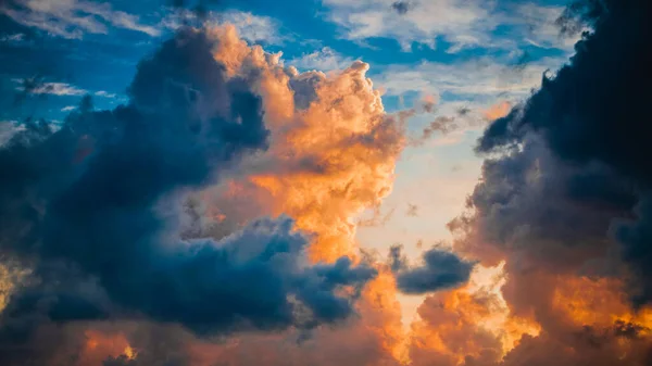 Ciel Spectaculaire Coloré Avec Nuage Coucher Soleil — Photo