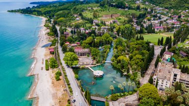 Yeni Athos, Abhazya 'daki parkta gölet 