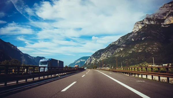 Strada in montagna — Foto Stock