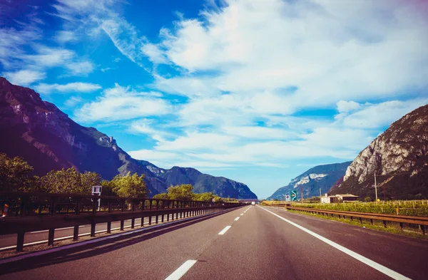 Strada in montagna — Foto Stock