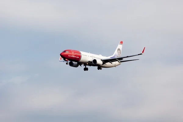 HAMBURG, GERMANY - SEPTEMBER 8: Airliner of Norwegian air shuttl — Stock Photo, Image