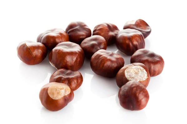 Chestnut on white background. ripe chestnuts — Stock Photo, Image