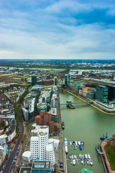 Wide angle picture of river Rhine, Duesseldorf. Seen from the te — Stock Photo, Image