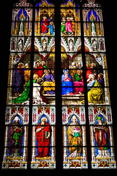 COLÔNIA, ALEMANHA - SETEMBRO 21: Vidro manchado janela da igreja sagacidade — Fotografia de Stock
