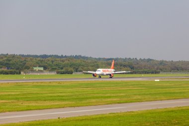 Hamburg, Almanya - Eylül 08: easyjet havayolu airbus a319-111