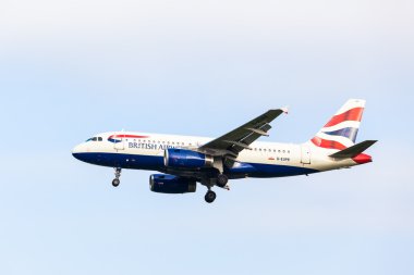 British airways airbus a320 Hamburg'dan kalkış için Taksilemek