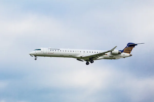 Passenger airplane in the sky — Stock Photo, Image