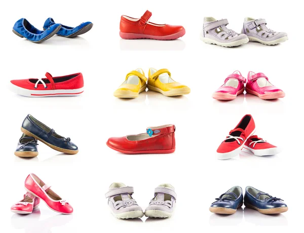 Pantofi pentru copii pe fundal alb — Fotografie, imagine de stoc