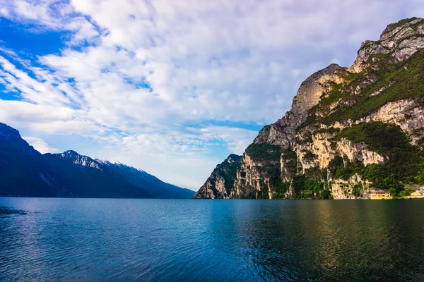 Jezero garda. Itálie — Stock fotografie