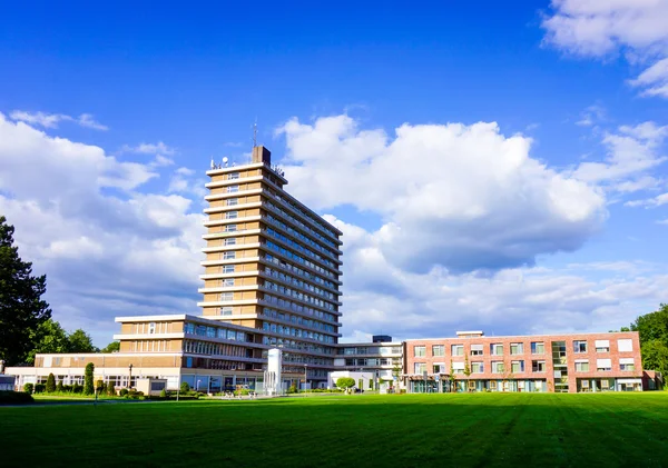 Edificio hospitalario moderno — Foto de Stock