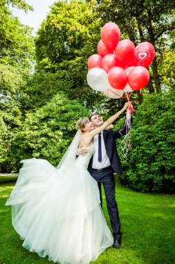 Gelin ve damat balonları