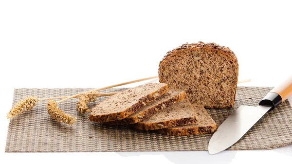 Scheiben Brot und Messer . — Stockfoto