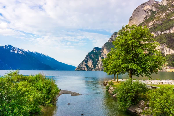 Pohled na jezero Garda, Itálie — Stock fotografie