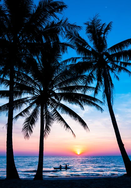 Strand op zonsondergang tijd — Stockfoto