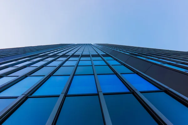 Fenster eines Wolkenkratzers — Stockfoto