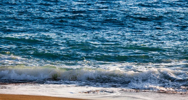 Golven op Zeekust — Stockfoto