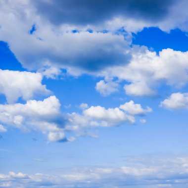 Mavi Gökyüzü ve Bulutlar