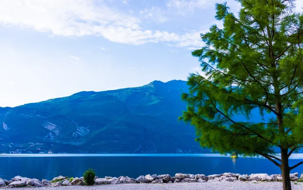 Pohled na jezero Garda, Itálie — Stock fotografie