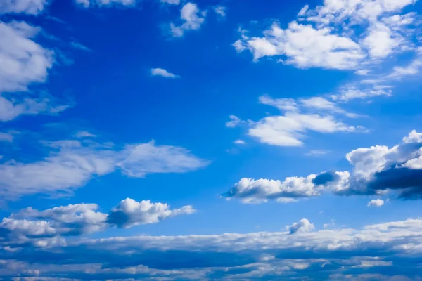 Céu azul e nuvens — Fotografia de Stock